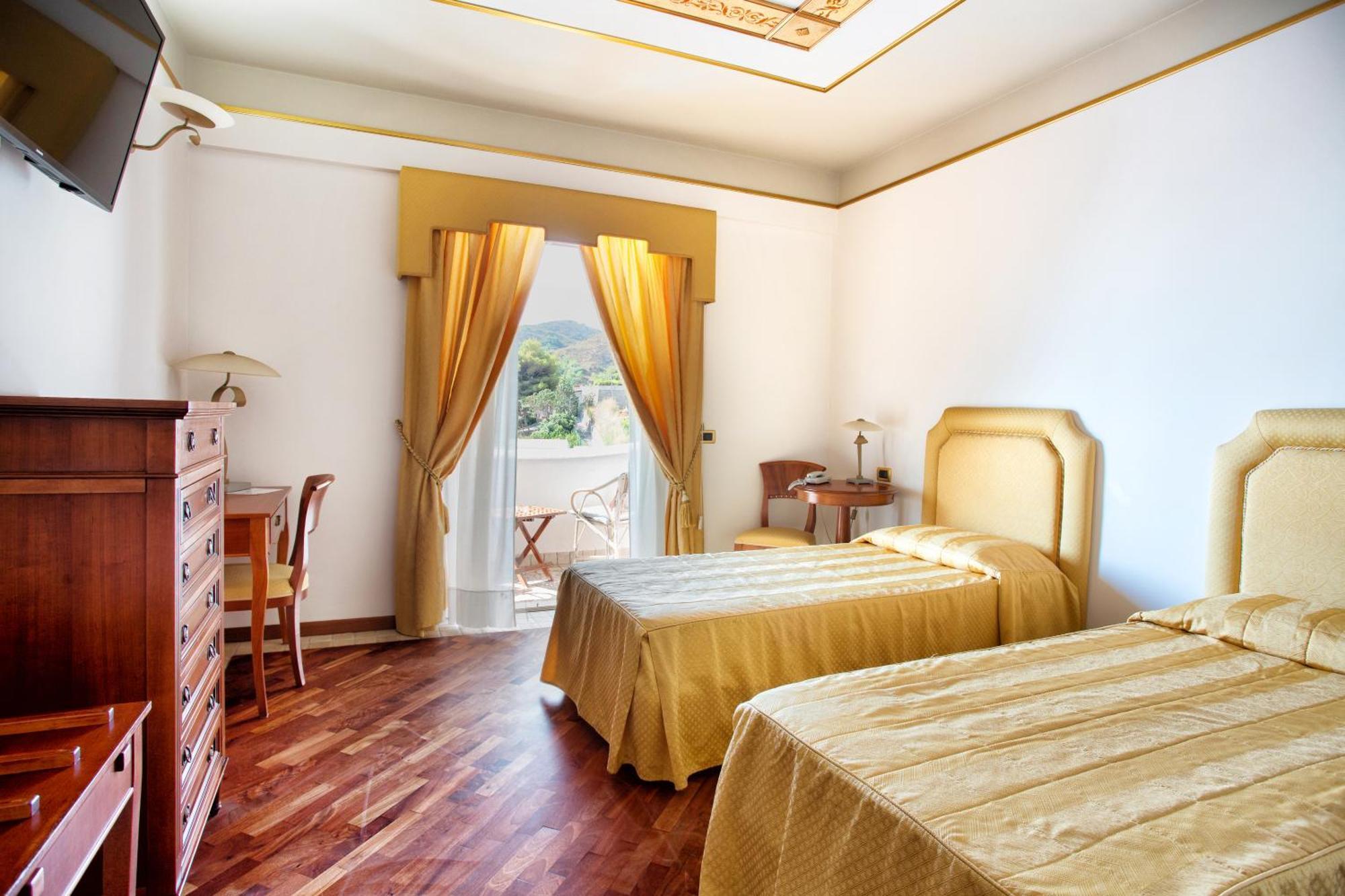 Hotel Tritone Lipari Exterior foto